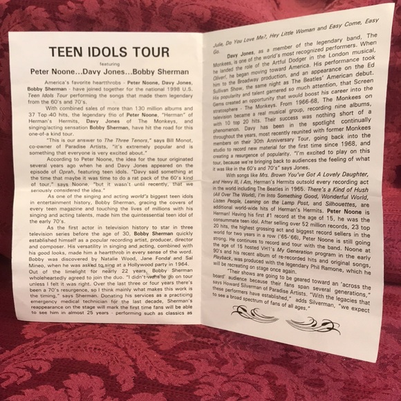 Davy Jones and Peter Noone Autographed Program “Teen Idols Tour” - Picture 4 of 6